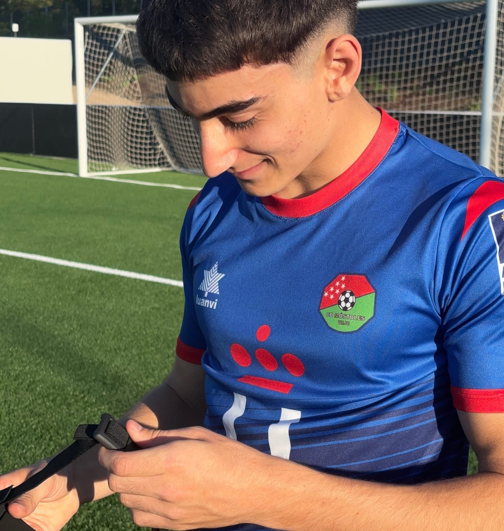 Jugador ajustando el Proteckthor antes de entrenar